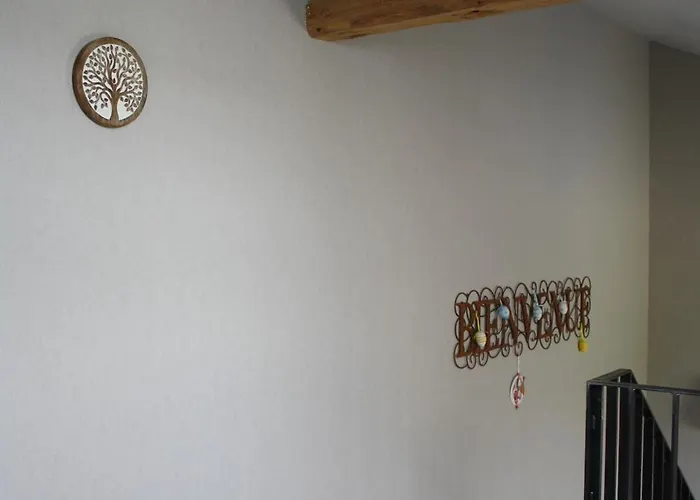 Au Chat'rme Des Blanches Pierres